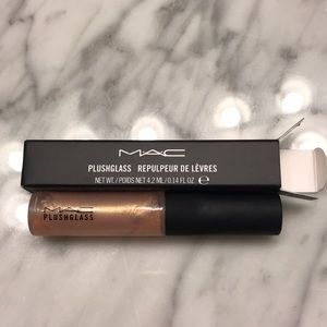 Brand new Mac lip gloss. Color: Nice buzz